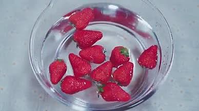 草莓静物甜甜蜜蜜视频的预览图